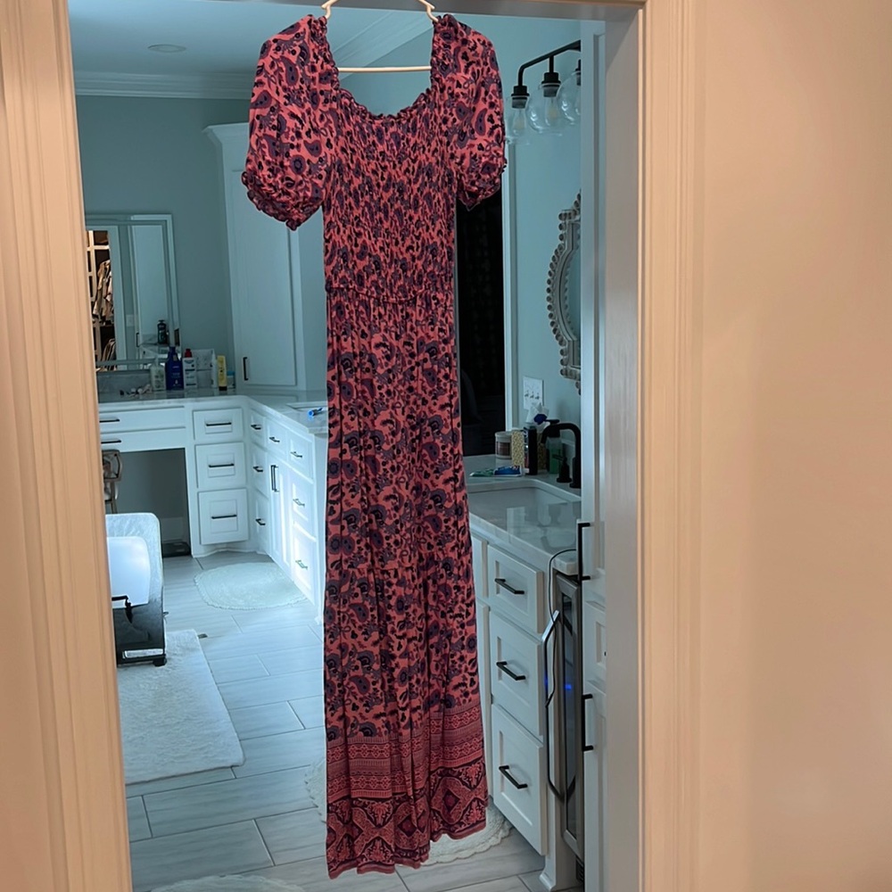 Boutique bought maxi dress wore a few times, in great condition